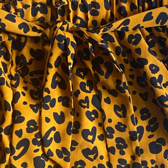 NWOT - Yellow Leopard Print High Waisted Bow Belt Shorts - Picture 5 of 7